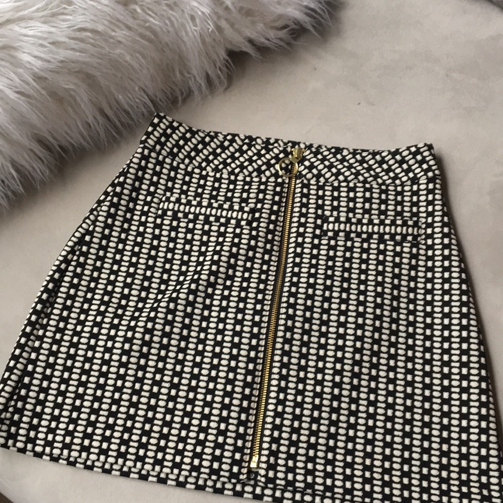 Express Skirt Black & White Front Zip